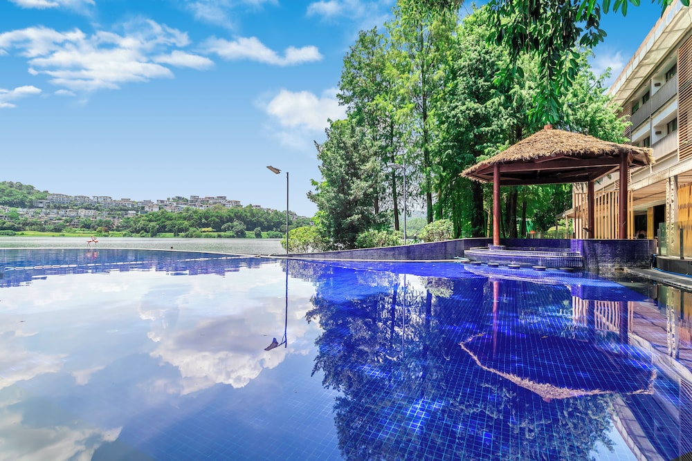 Baiyun Lakeside Hotel 24/50