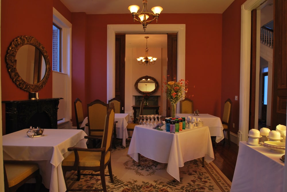 Grand Center Inn 31/37