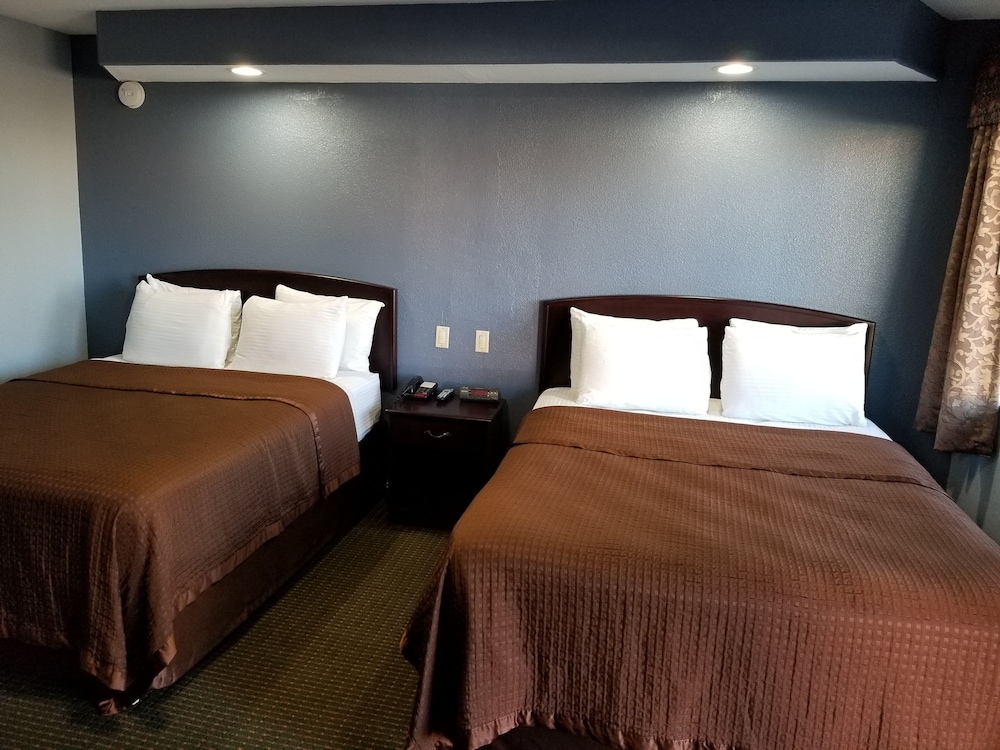 Travelodge By Wyndham Barstow 8/21