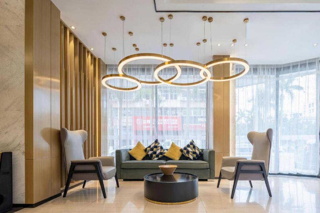City Comfort Inn (Maoming High Speed Railway Station Wenming Road) 45/57