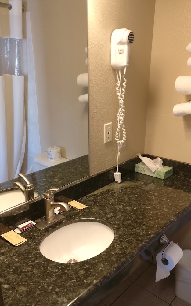 Royal Inn Eugene 18/24