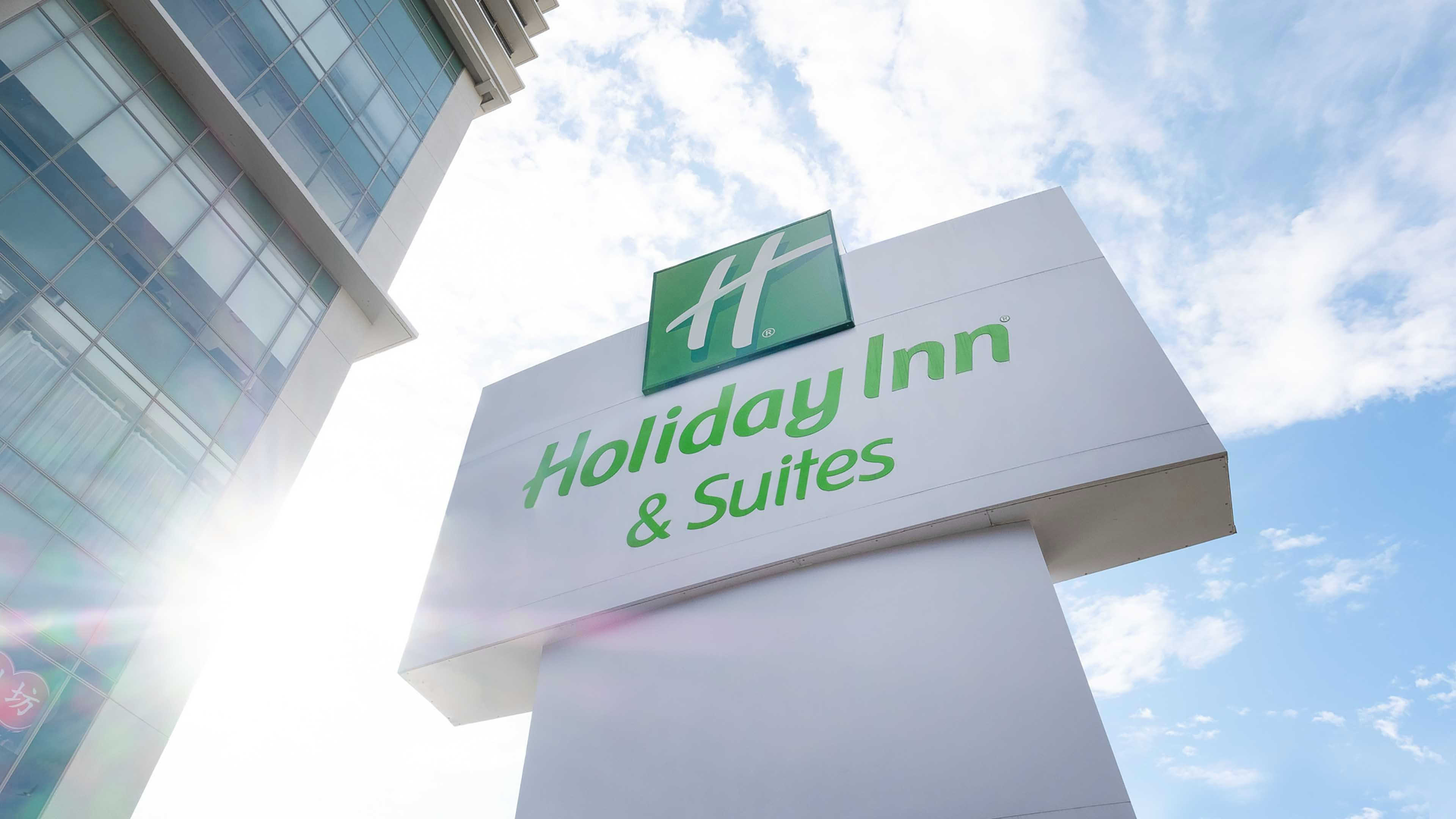 Holiday Inn Hotel Suites Jakarta Gajah Mada 3/77