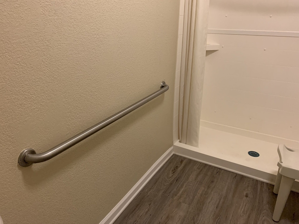 Econo Lodge Cherry Point 28/43