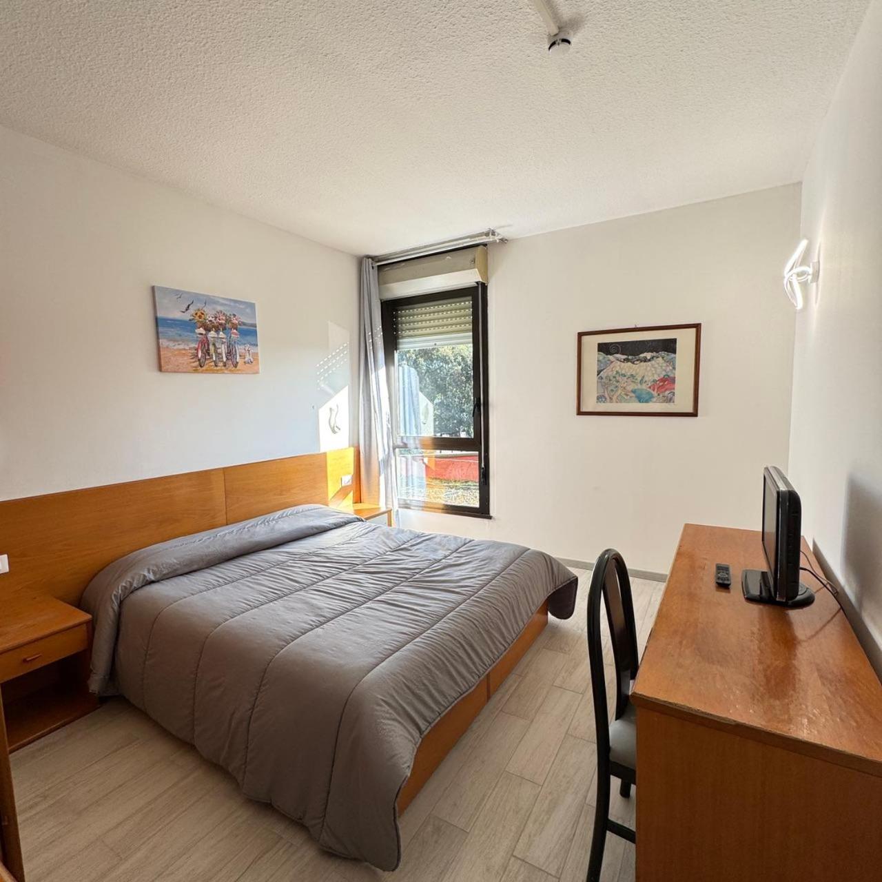 Room, Single, Double Bed