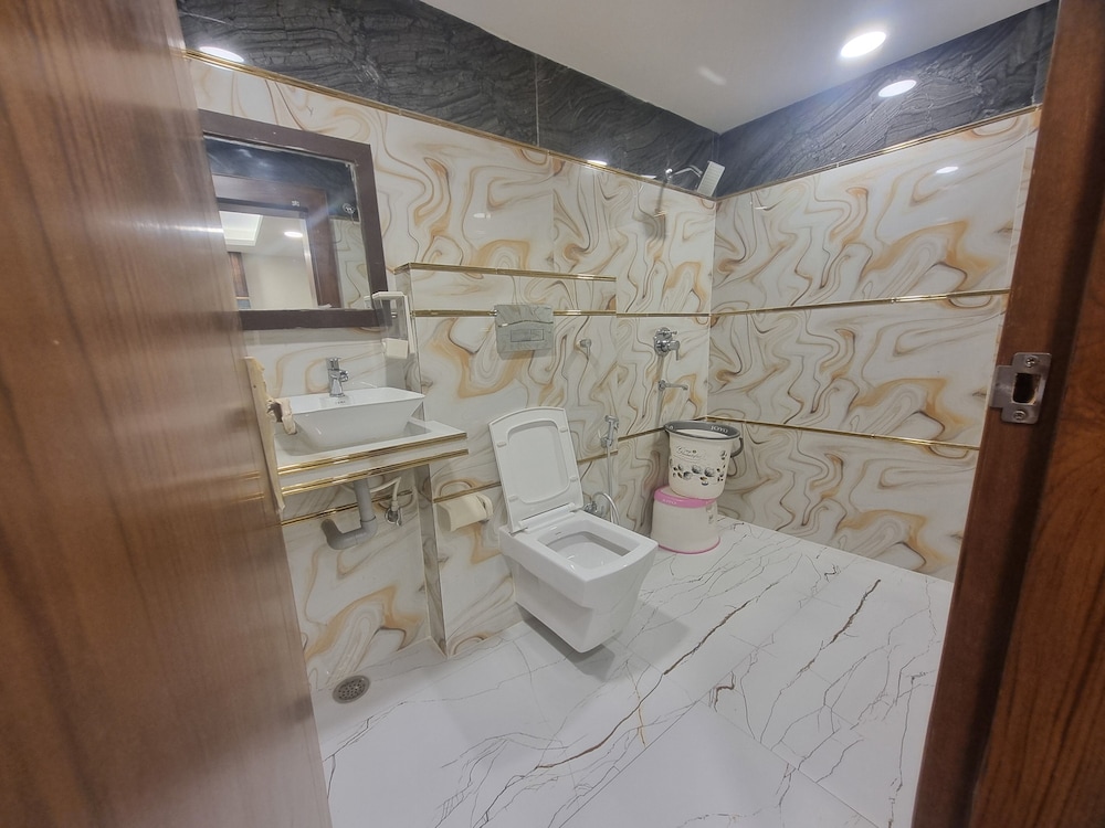 Muskan Hotel 47/48