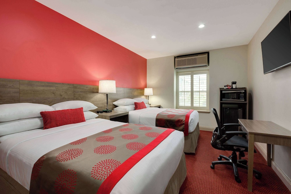 Ramada by Wyndham Oakland Downtown City Center 10/42