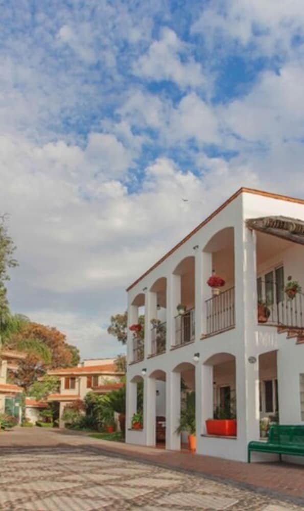 Alcazar Suites 2/30