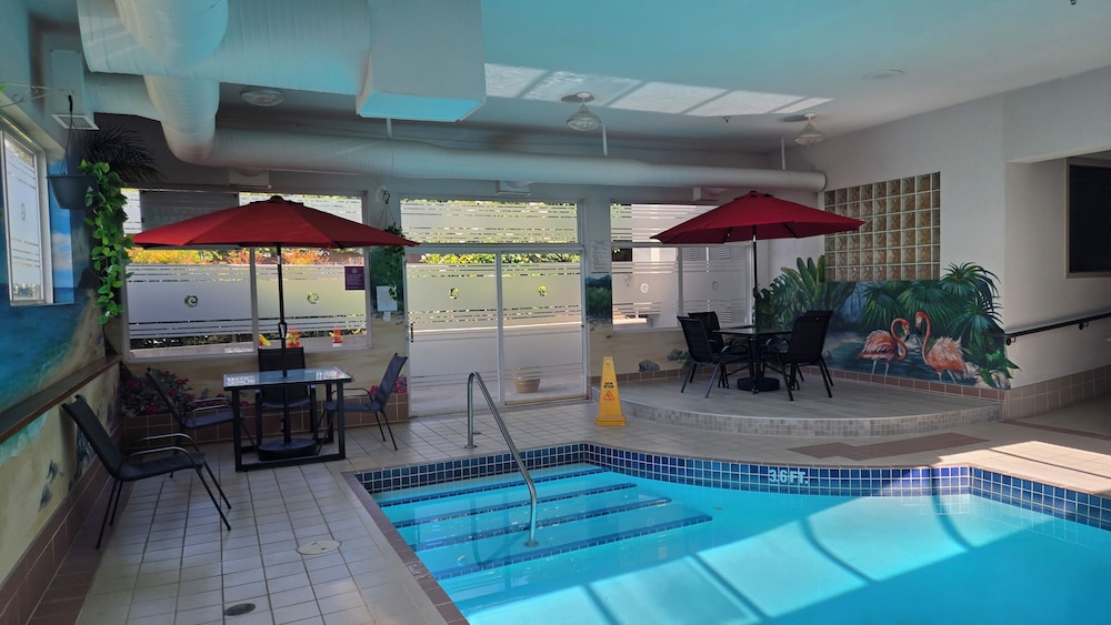 Coast Abbotsford Hotel And Suites 25/50