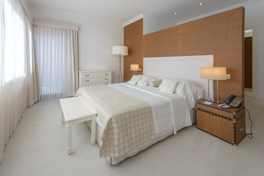 DELUXE, DOUBLE BED, SEA VIEW