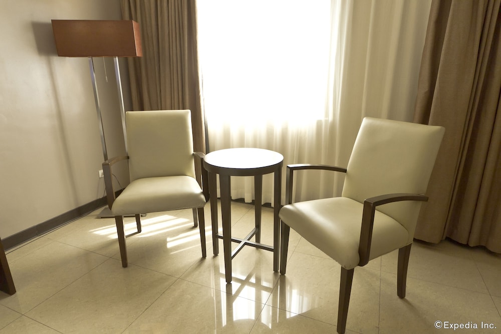 Mandarin Plaza Hotel 38/53