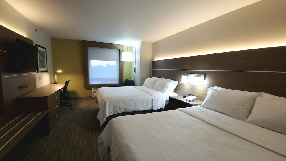 Holiday Inn Express Suites South 13/73