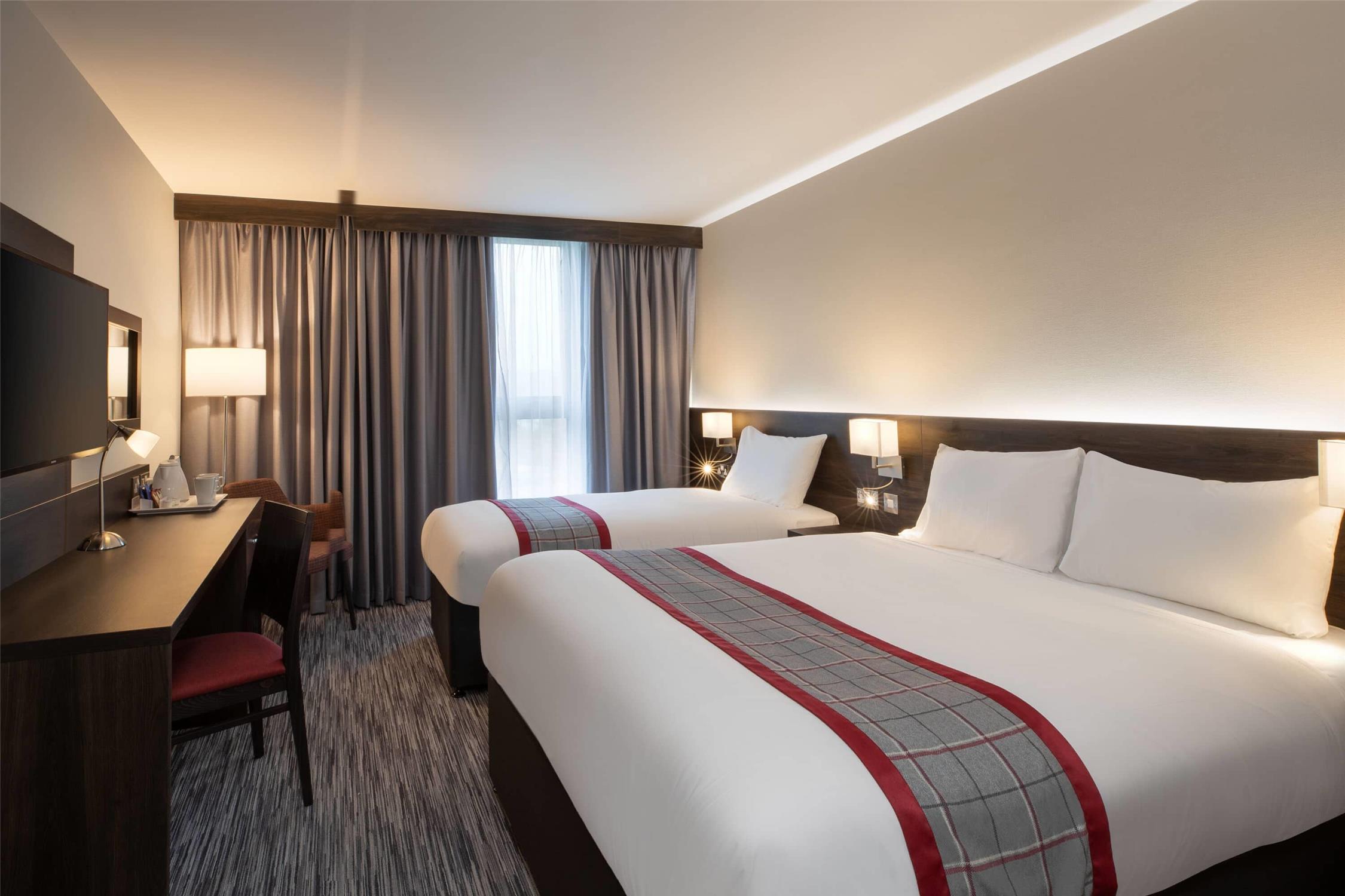 Ramada by Wyndham Leeds East 10/47