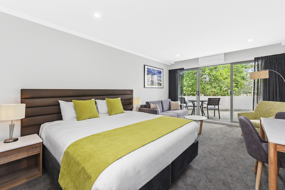 Palm Court Motor Inn 13/40