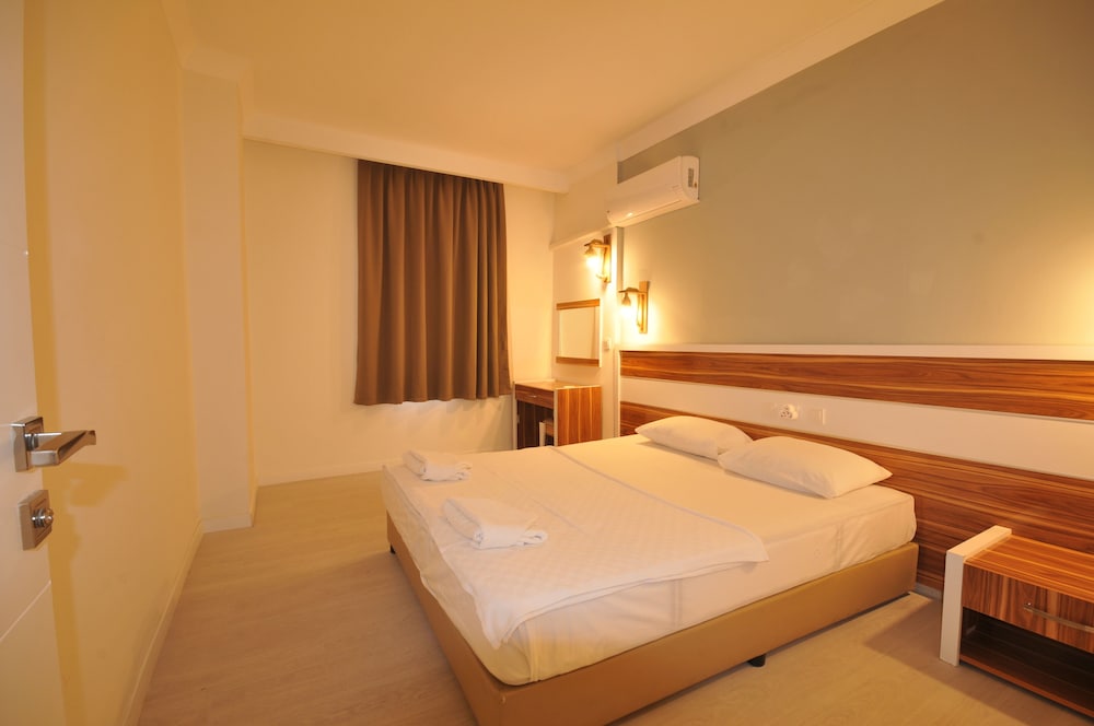Isla Suite Hotel 11/46