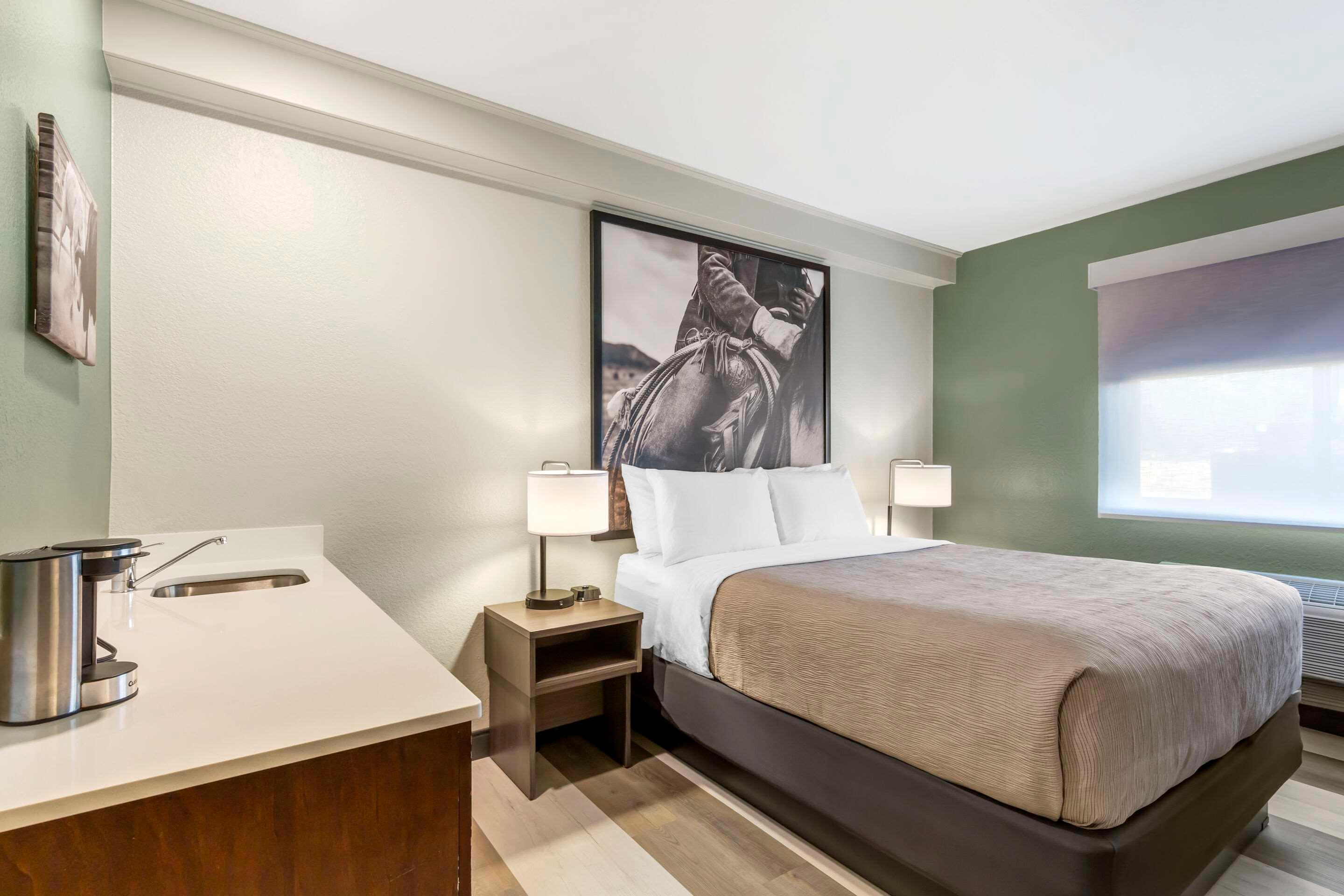 Upgrade, Queen Bed