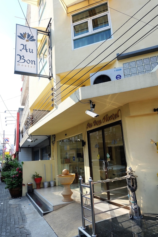 AU BON HOSTEL 51/58