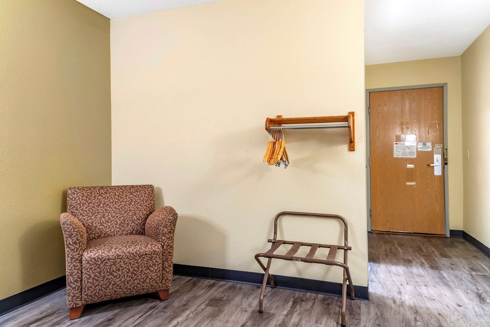 Coratel Inn & Suites by Jasper River Falls 37/60