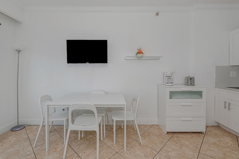 Beach Front Studio 32/50