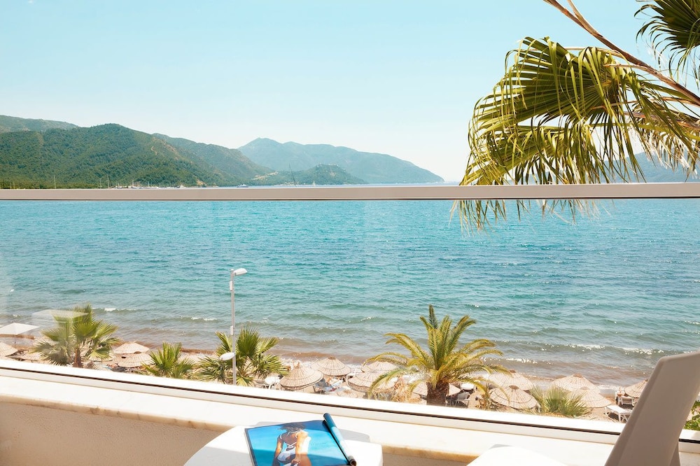 The Beachfront Hotel - Adults Only +16 44/49
