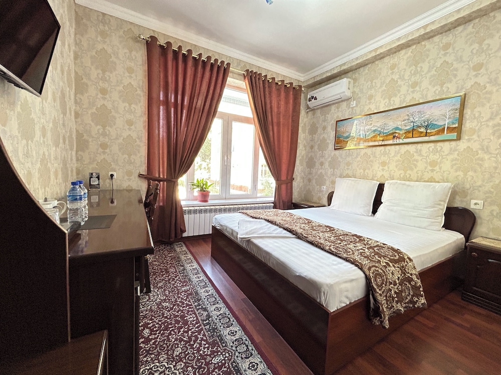 Hotel Ishonch 10/50