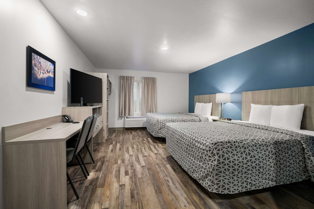 WoodSpring Suites Dearborn - Detroit 11/34