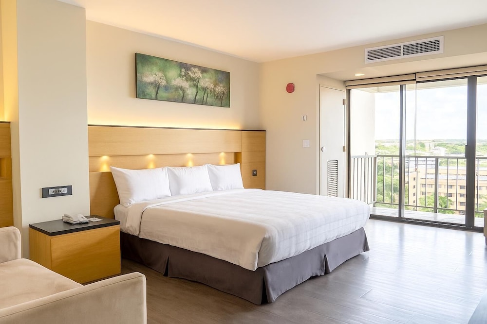 Bayview Hotel Guam 16/50