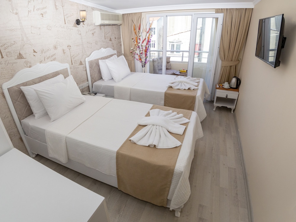 DELUXE, TWIN BEDS