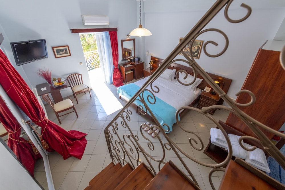 Irida Resort Suites 32/78