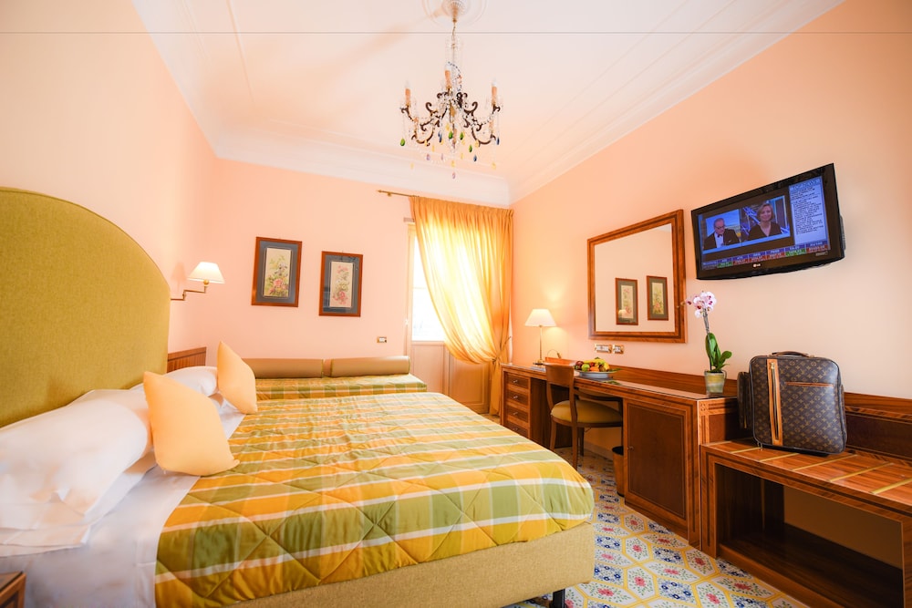 غرفة ثلاثية