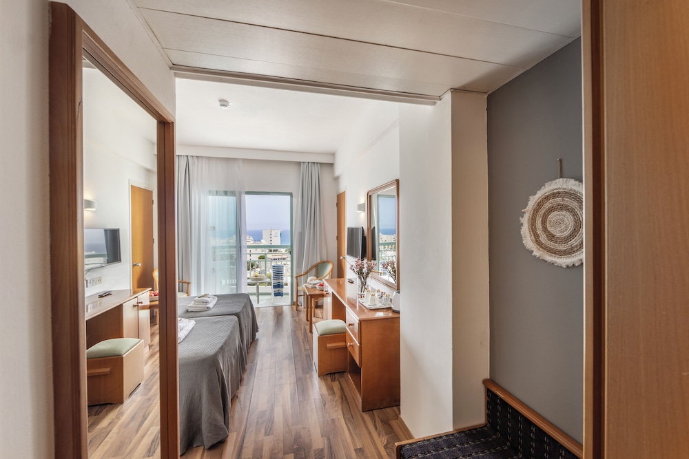 Antigoni Hotel 12/50