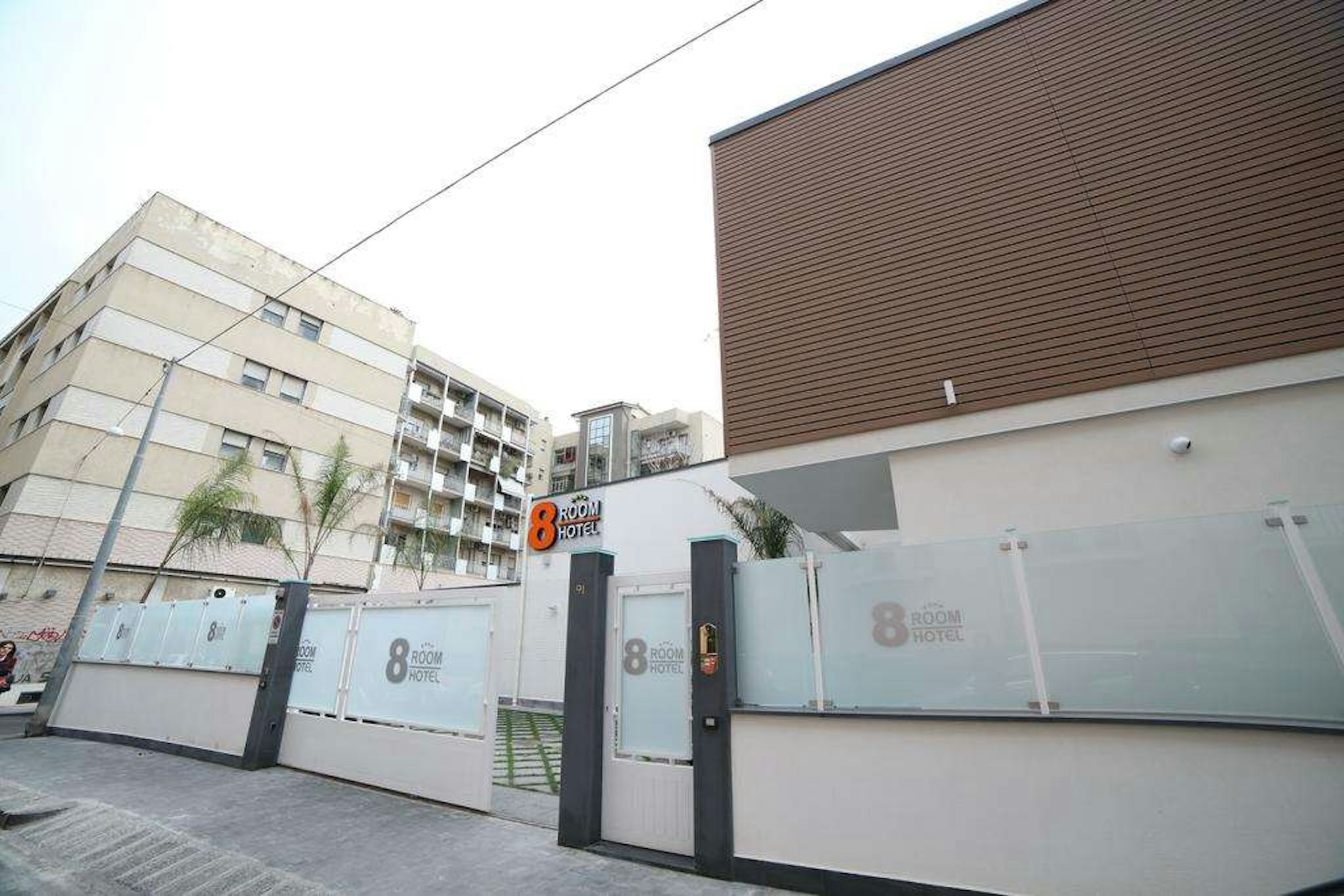8 Room Hotel 78/80