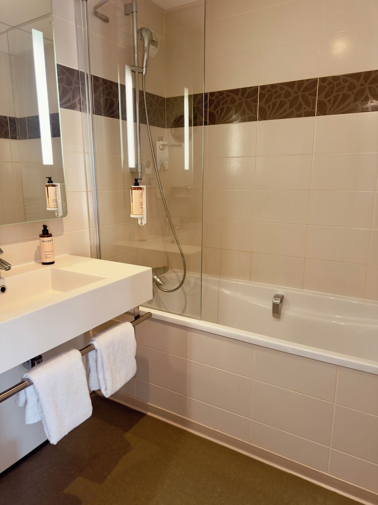 MERCURE ROUEN VAL DE REUIL 49/50