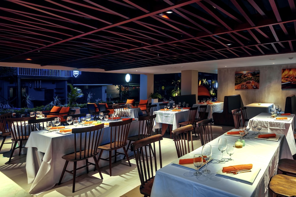 Harris Hotel Seminyak 30/50