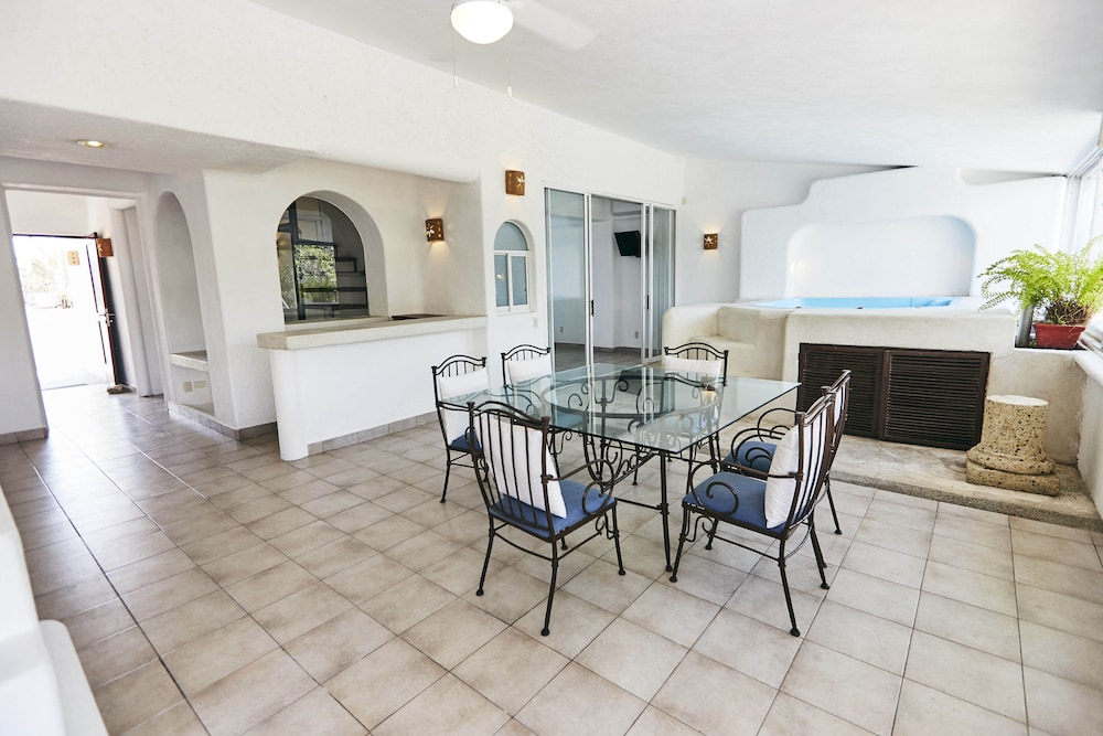 Suites Ixtapa Plaza 33/50
