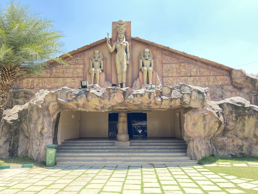 Golden Amoon Resort 3/50