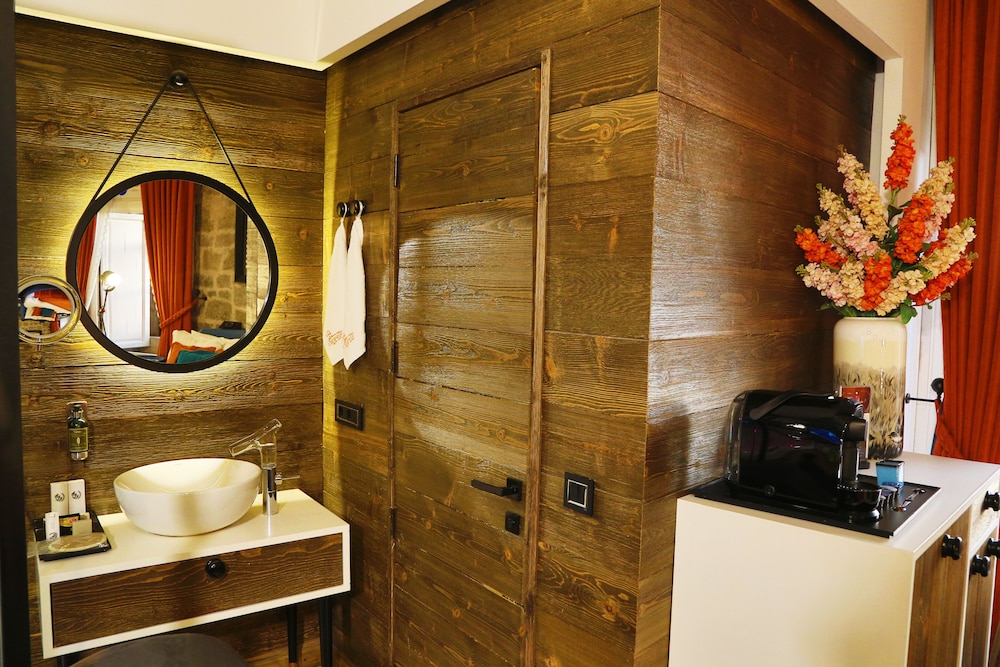 Cephanelik Butik Hotel 55/63
