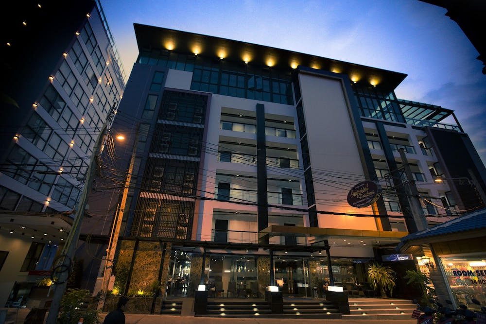 Serenotel Pattaya Beach Front 2/50
