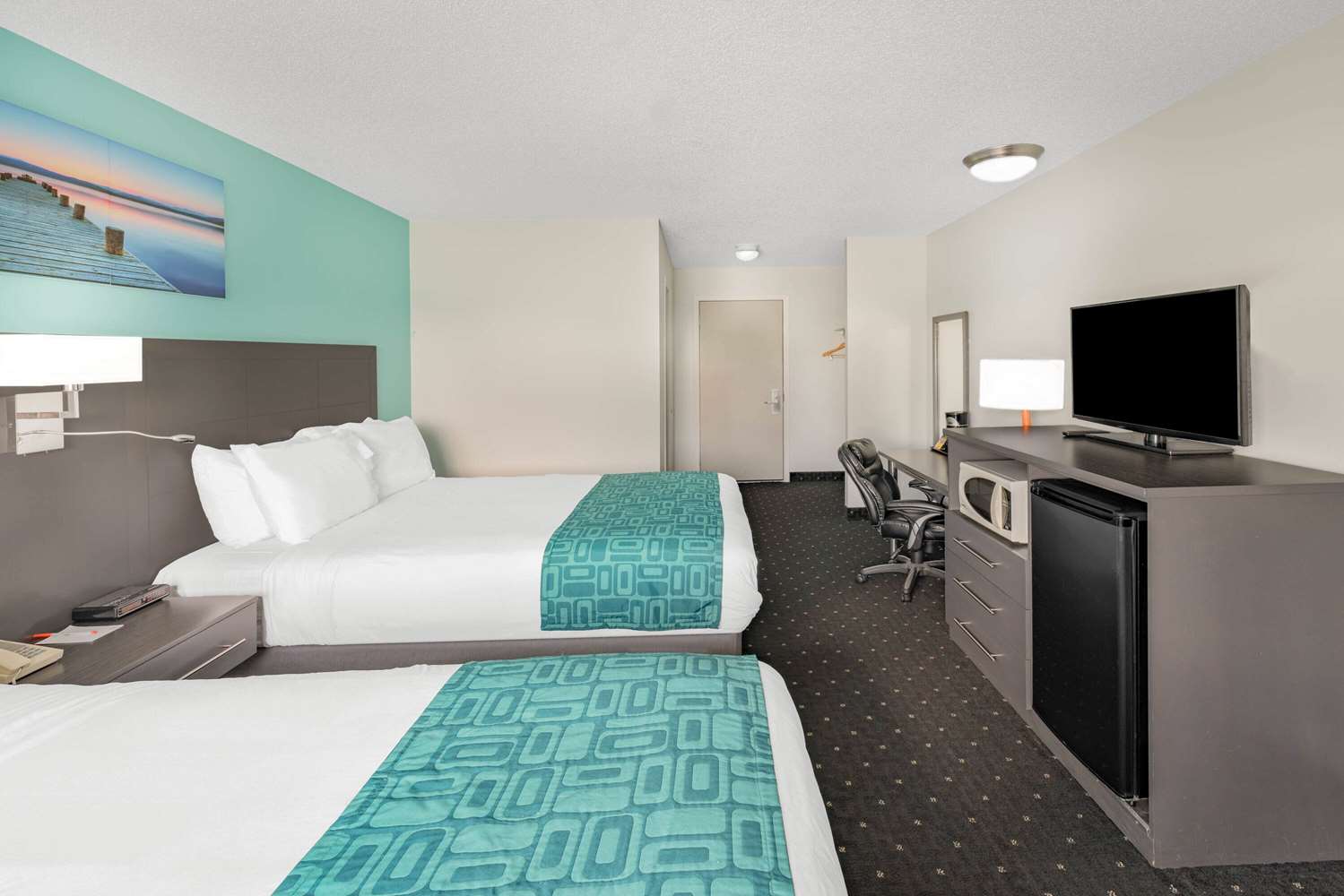 Howard Johnson by Wyndham Gananoque 12/30