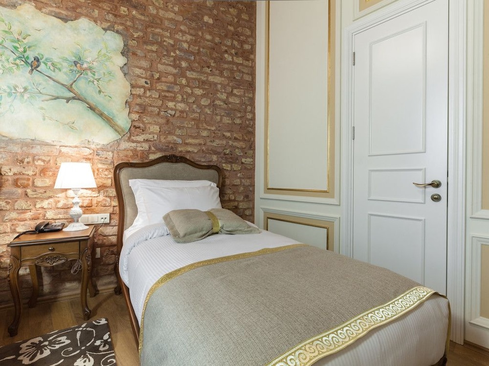 Pera Parma Hotel 37/57