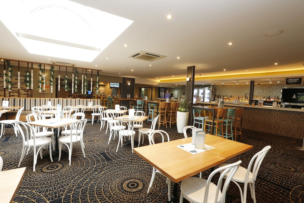 The Lakes Hotel 50/59