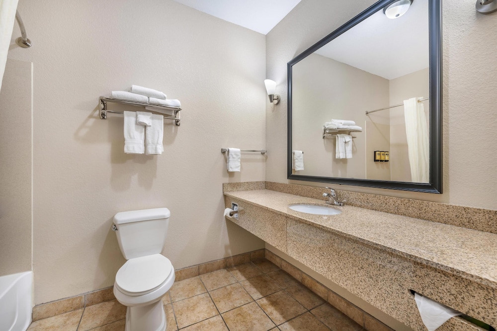 غرفة قياسية بسريرين كوين، Best Western Plus Eastgate Inn & Suites 8/10
