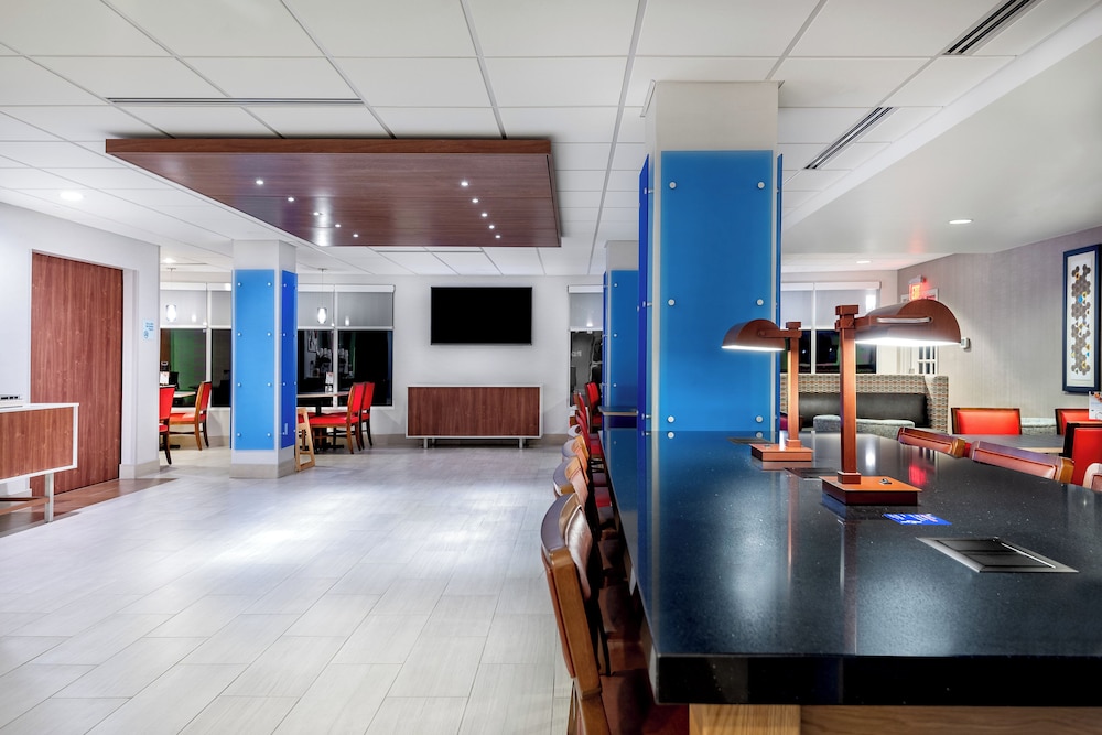 Holiday Inn Express Hotel & Suites Daphne 47/74