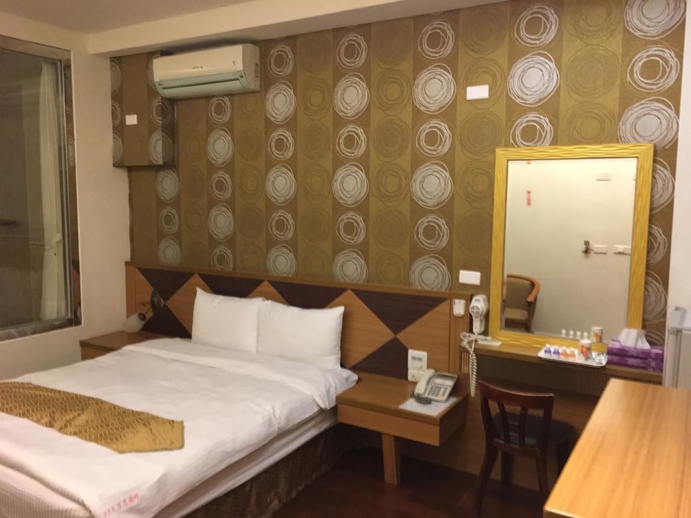 Ri Yue Hu Pan Hotel 12/28