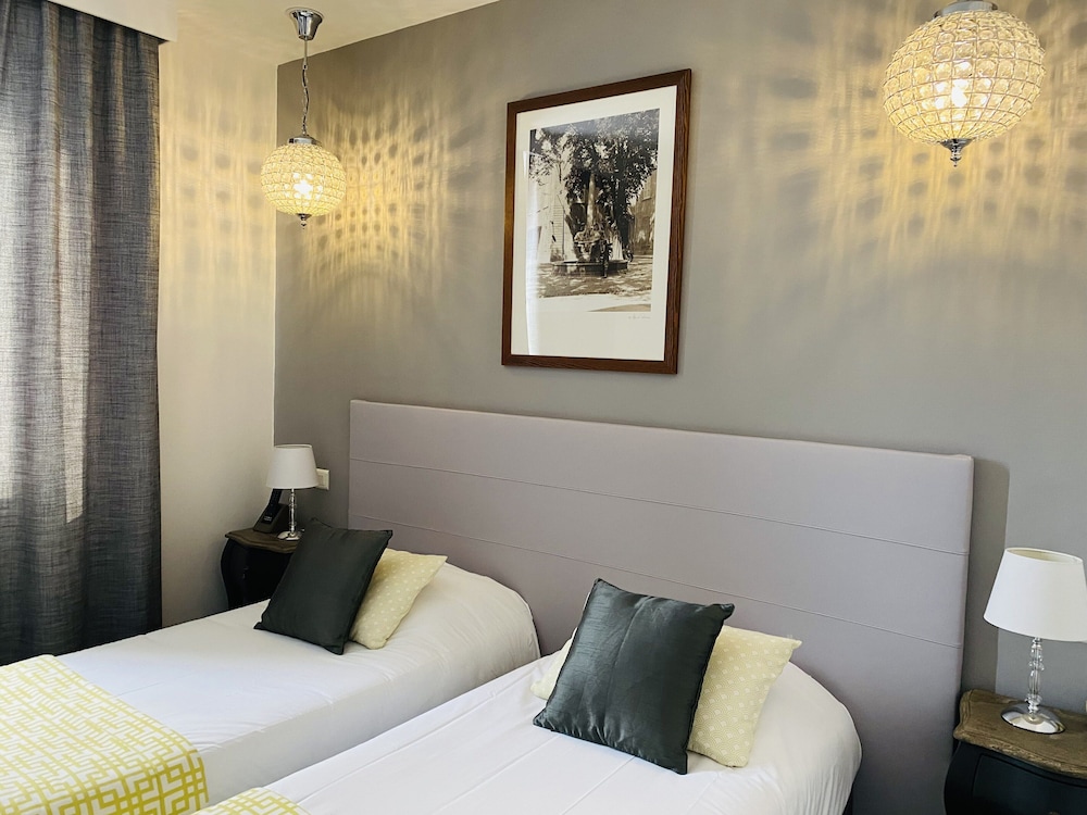 Brit Hotel Acacias 34/69