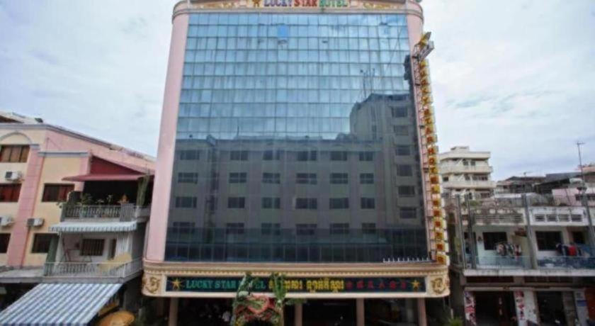 Lucky Star Hotel 2/26
