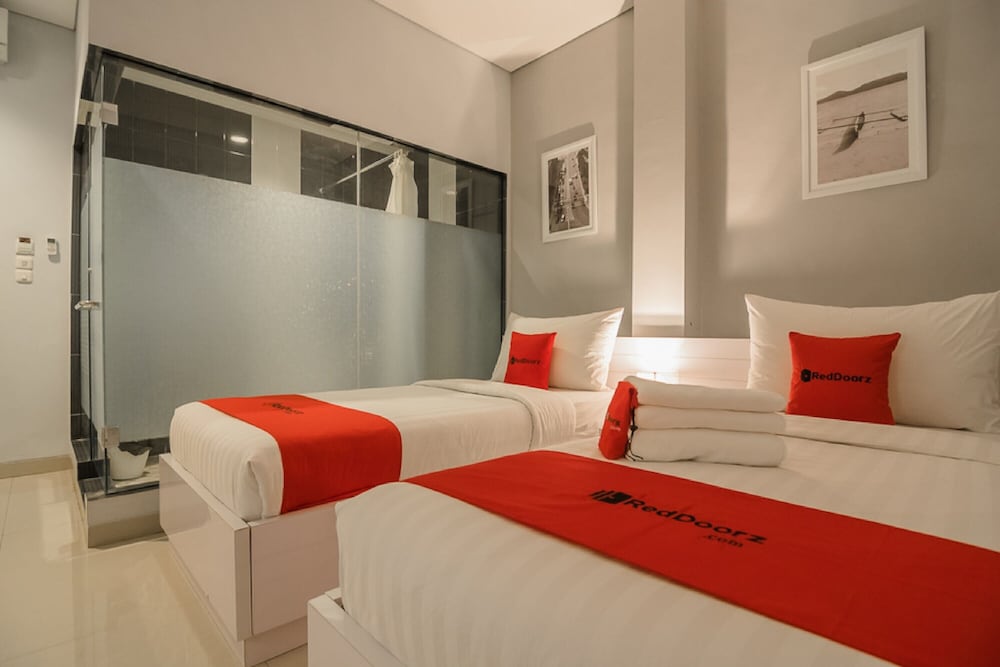 RedDoorz Plus near Soekarno Hatta Airport 2 9/30