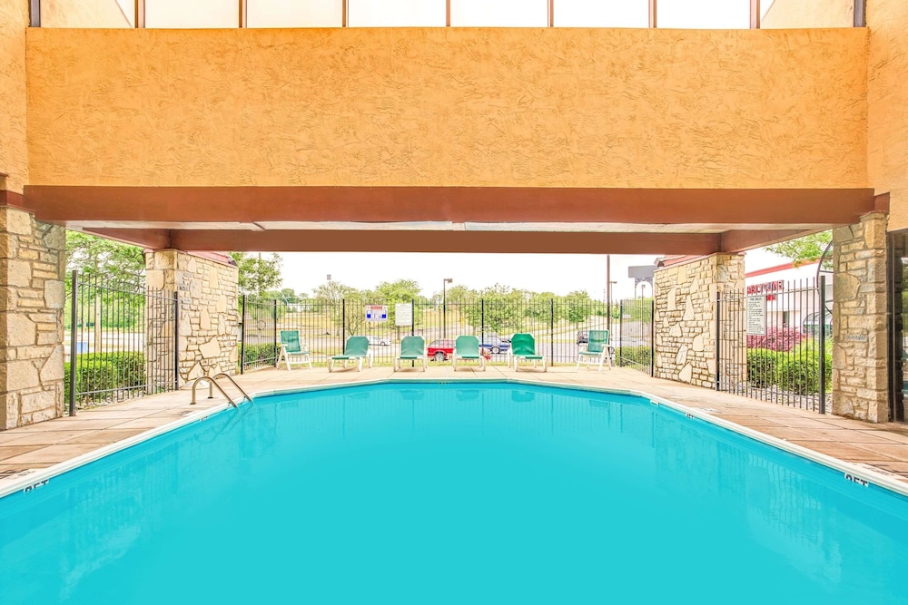Super 8 By Wyndham Fort Mitchell Cincinnati Area 4/29