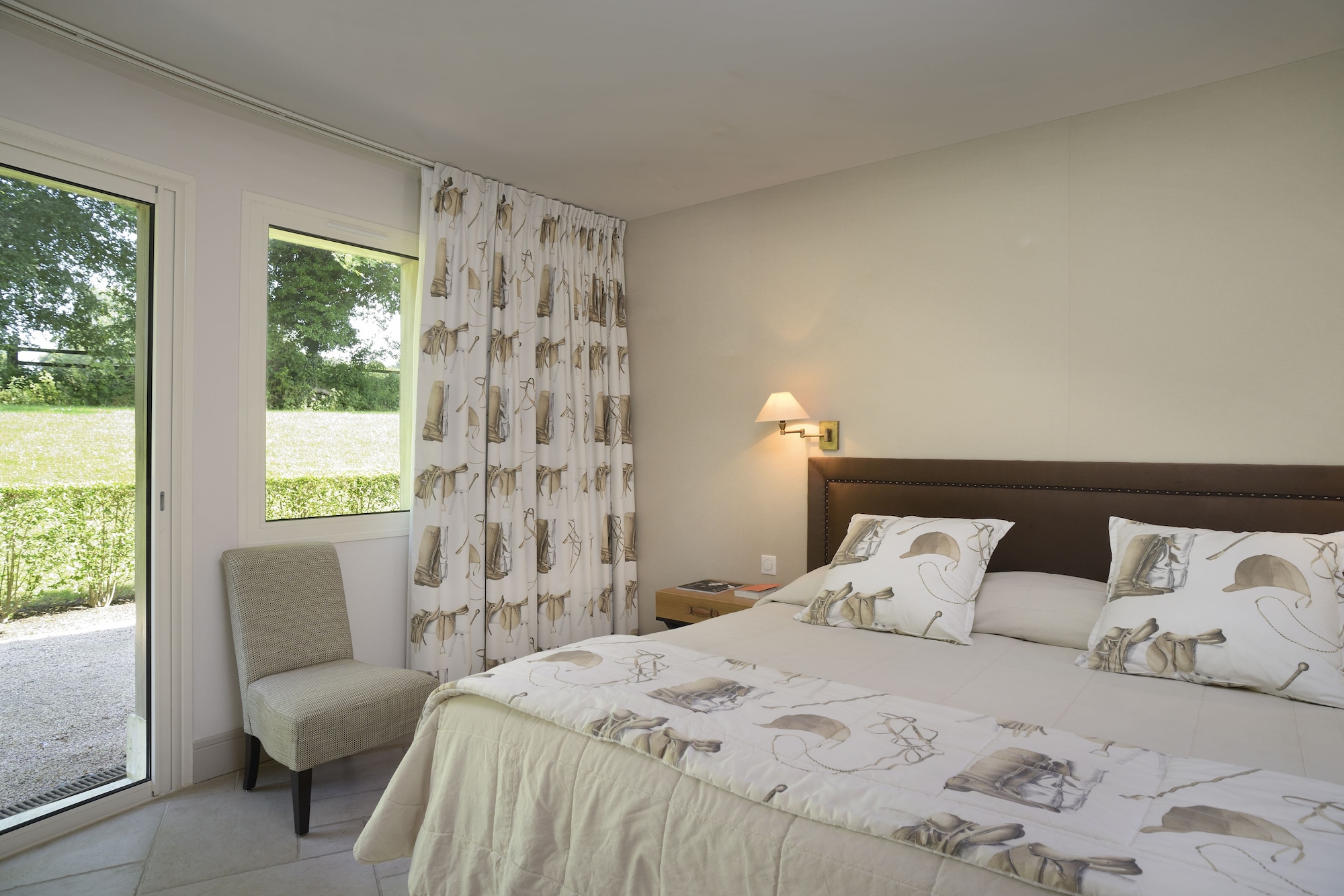 1 Bedroom, Suite, King Bed, No Air Condition, Sofa, Ground Floor