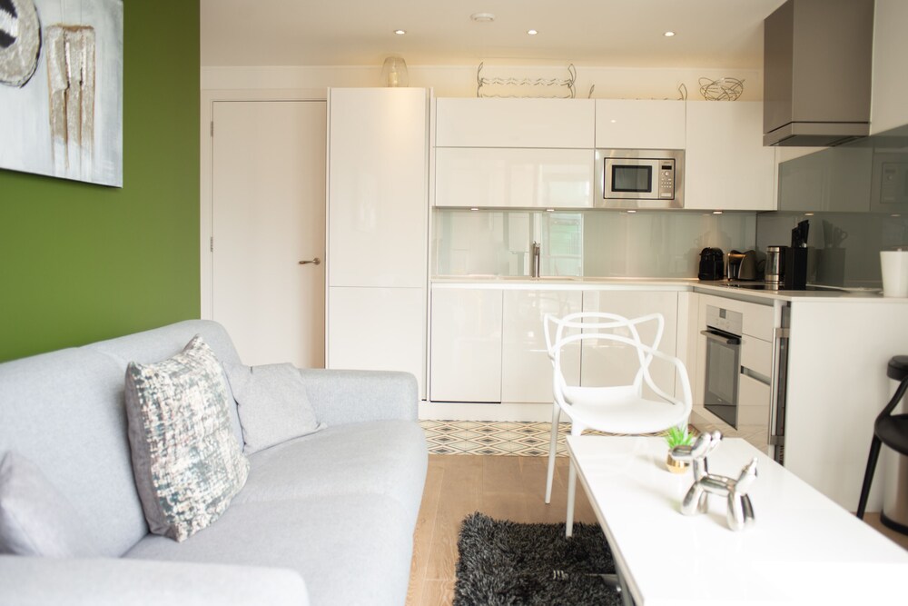 Avant Garde Apartments By Squa.Re 23/43