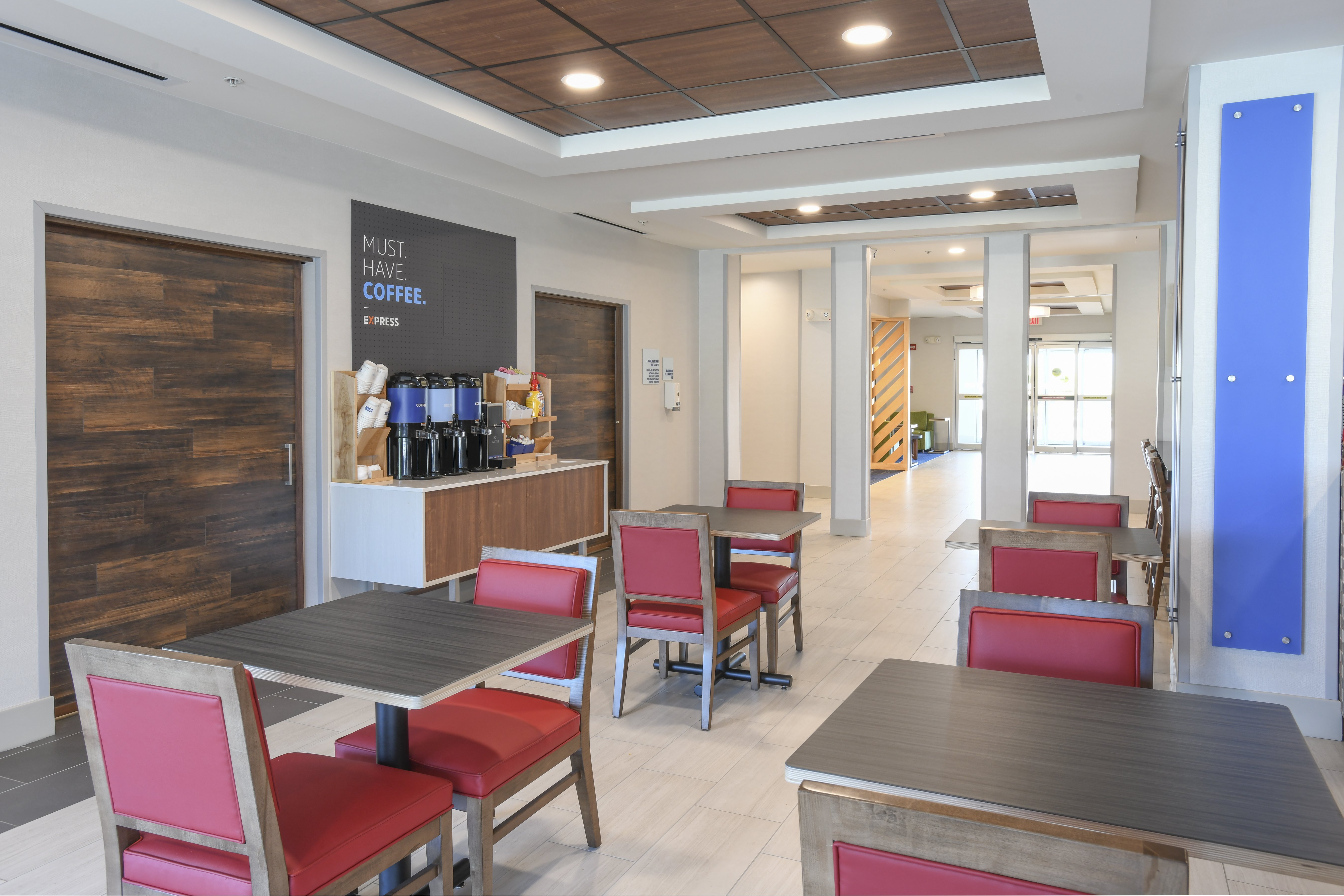 Holiday Inn Express Hotel Suites Richwood Cincinnati South 34/50